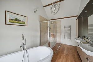 En Suite- click for photo gallery
